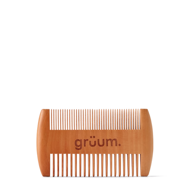 Wooden comb with gruum logo