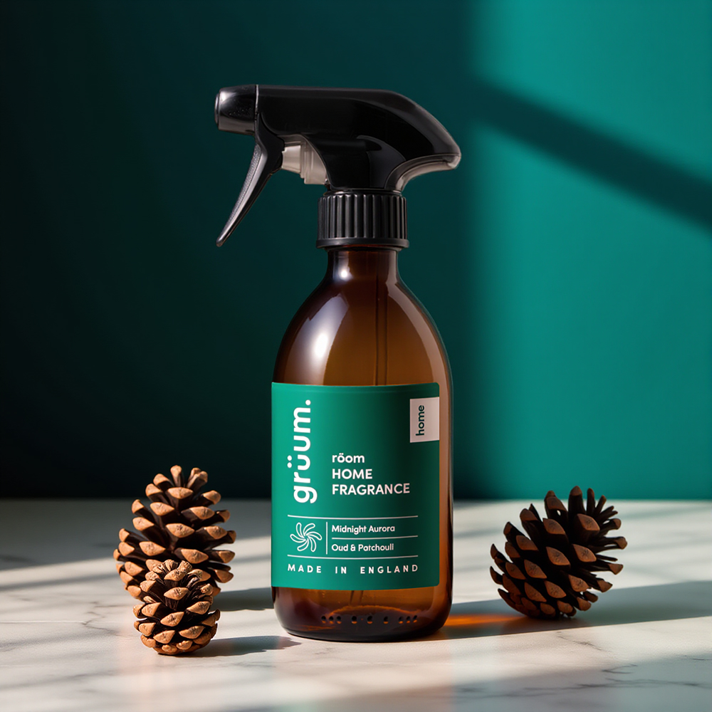 Fragrance bottle with pinecones