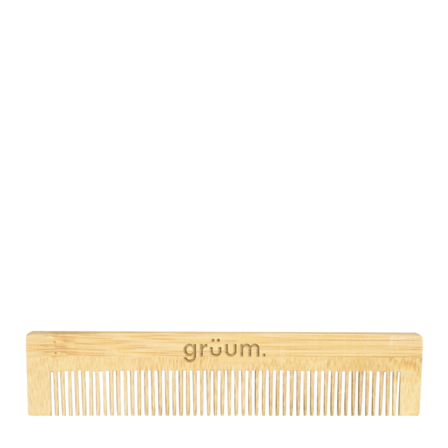 Wooden comb with gruum logo