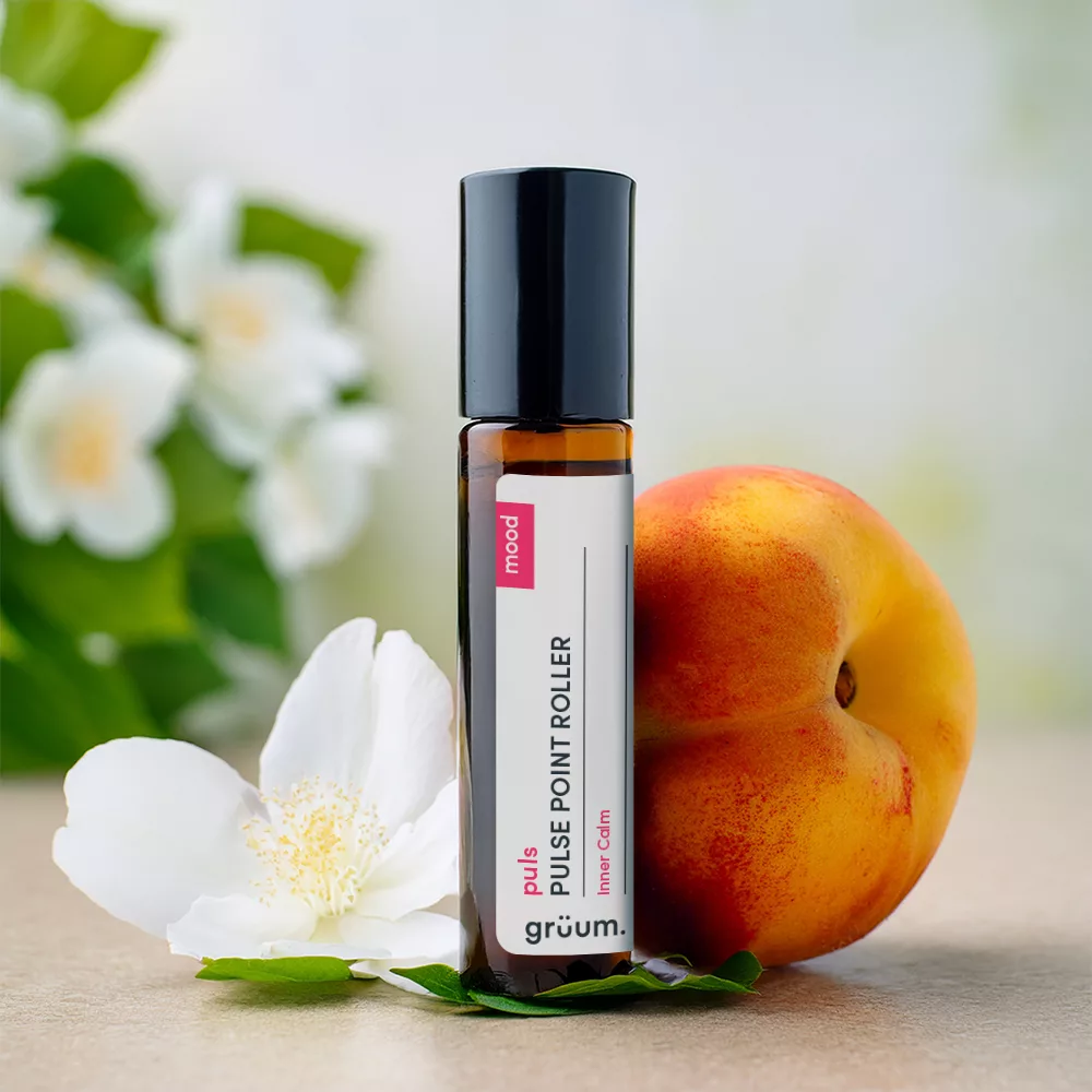 Pulse point roller with flower and peach