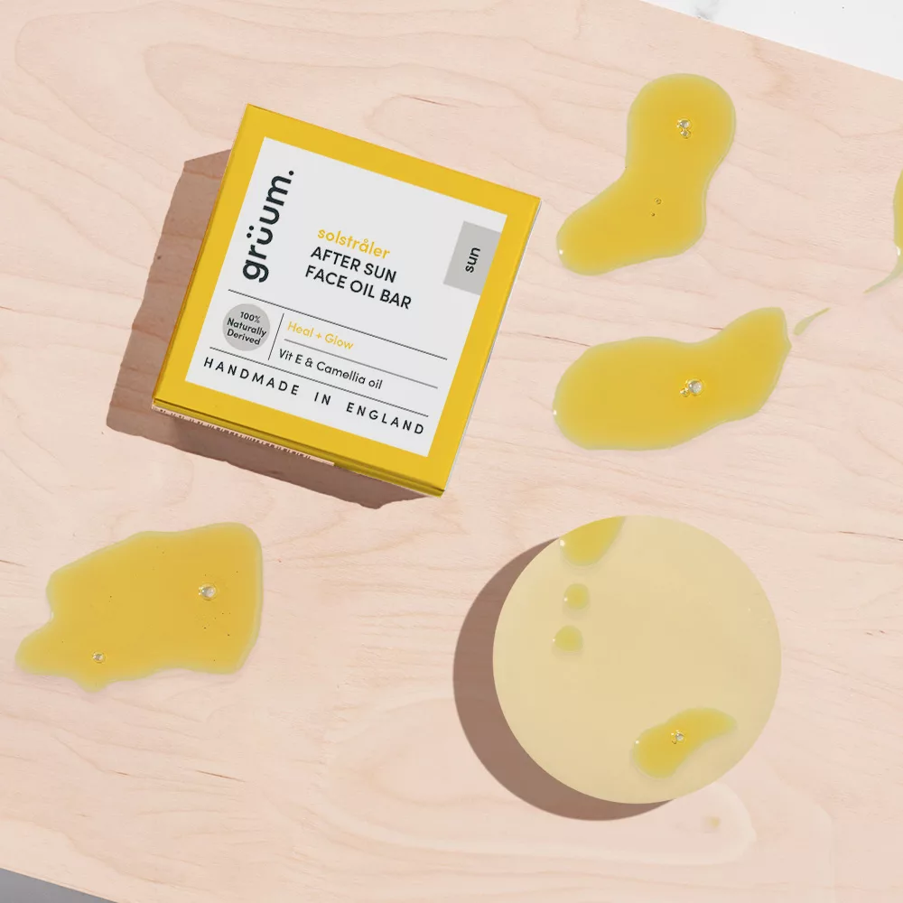 Face oil bar with oil blobs