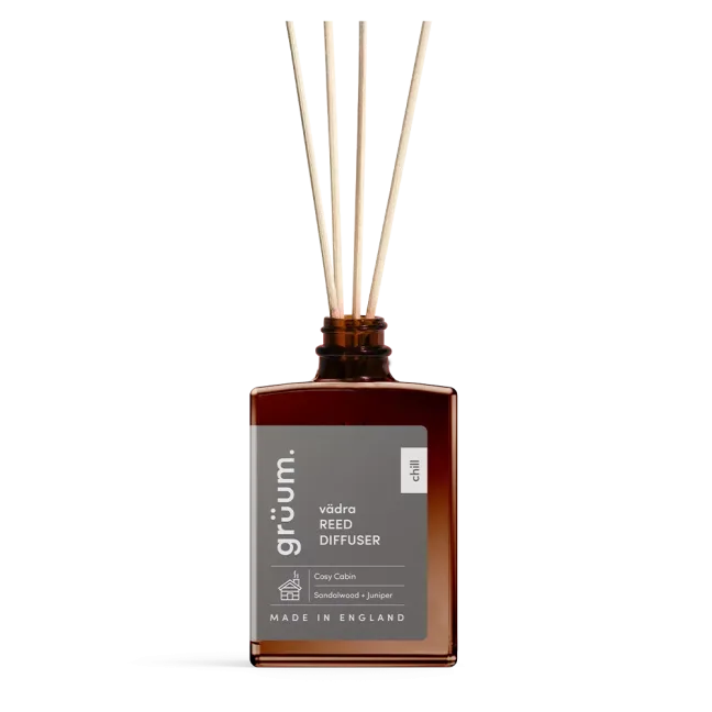 vädra Reed Diffuser Set – Sandalwood variant in eco-friendly packaging with recyclable glass jar and biodegradable rattan reeds